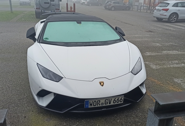 Lamborghini Huracán LP640-4 Performante Spyder