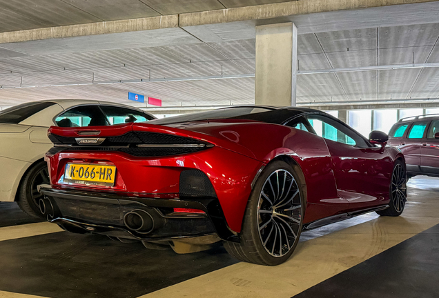 McLaren GT