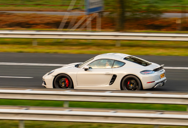 Porsche 718 Cayman GTS