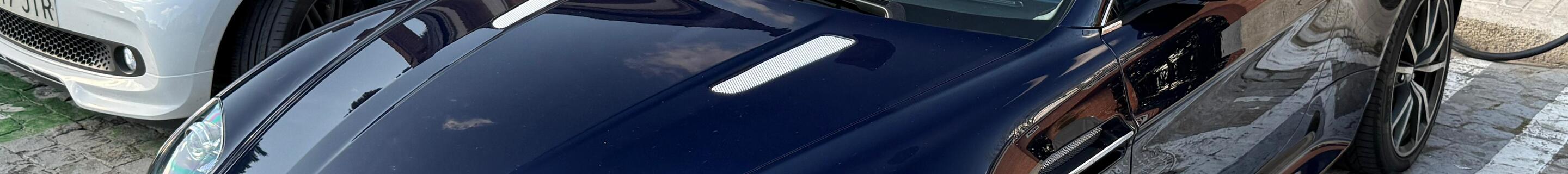 Aston Martin V8 Vantage GTS Roadster
