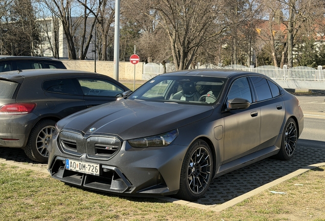 BMW M5 G90