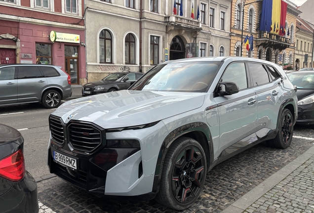 BMW XM G09 Label Red