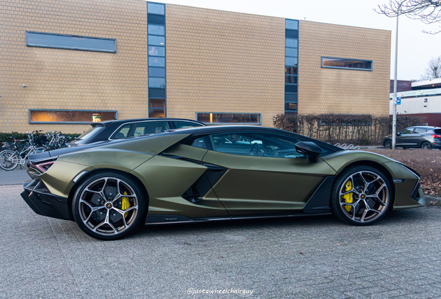 Lamborghini Revuelto