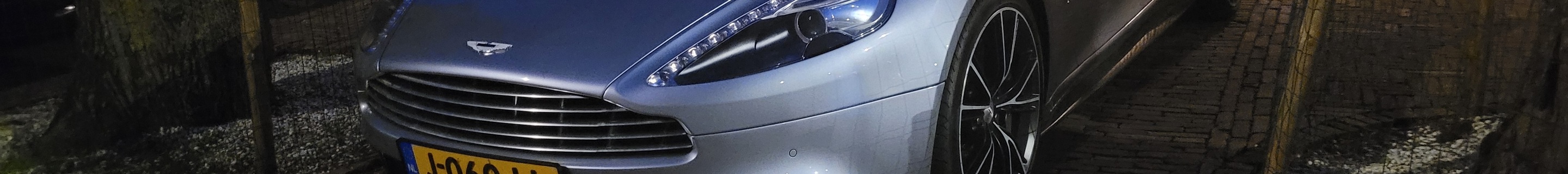 Aston Martin Vanquish Volante