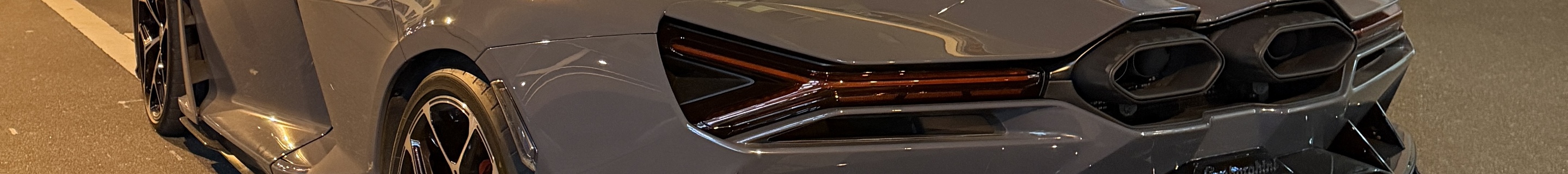 Lamborghini Revuelto