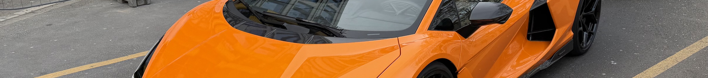 Lamborghini Revuelto