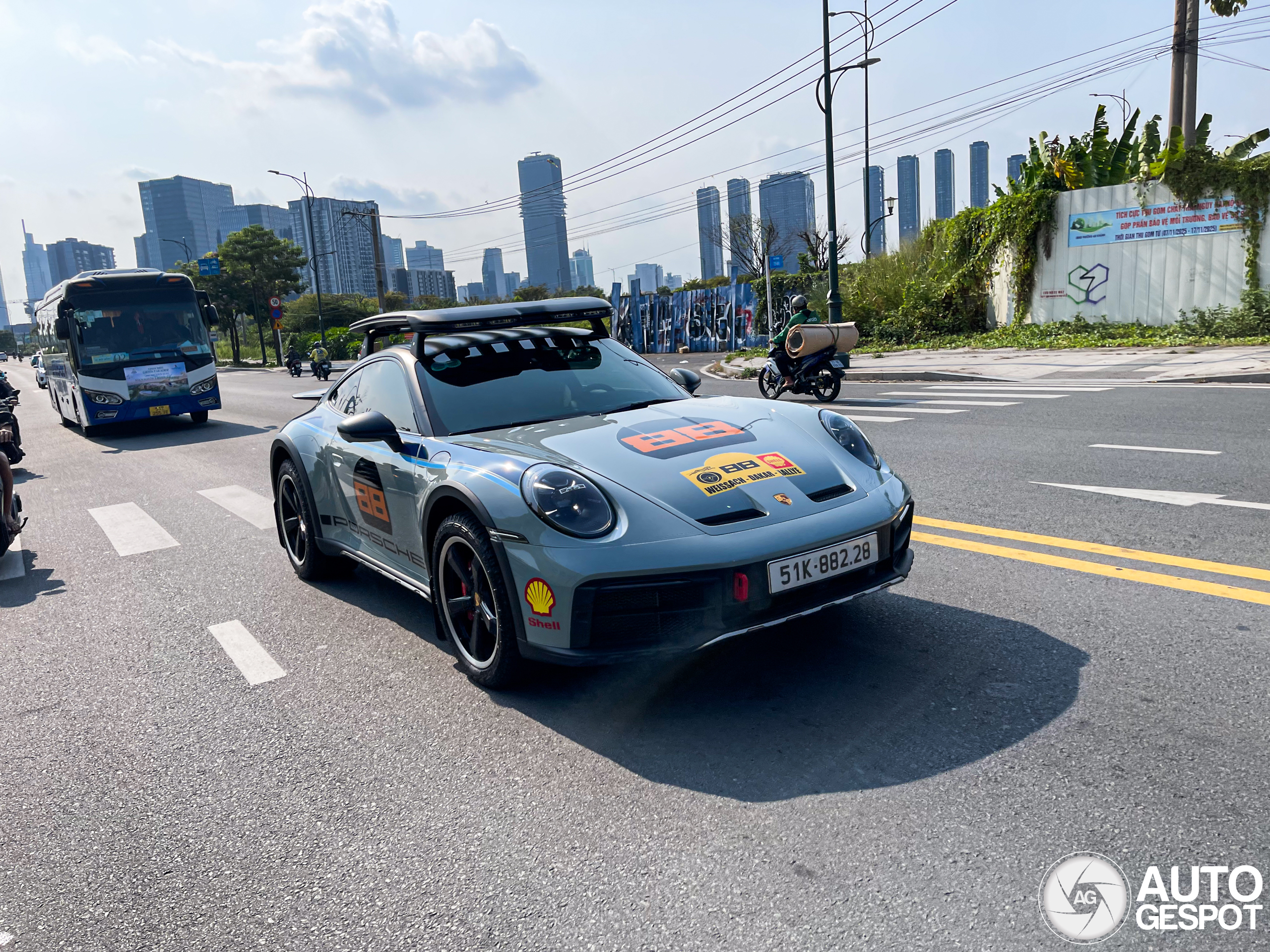 Porsche 992 Dakar