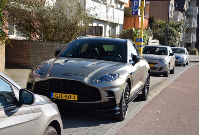 Aston Martin DBX707