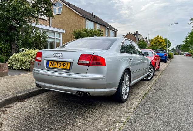 Audi S8 D3
