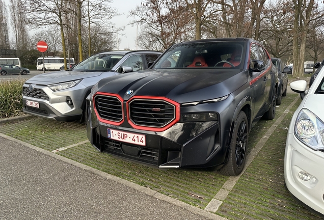BMW XM G09 Label Red