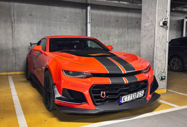 Chevrolet Camaro SS 2016 50th Anniversary Hotwheels Edition