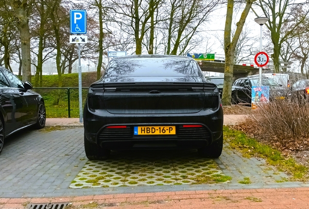 Porsche Macan EV Turbo
