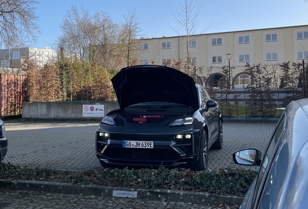 Porsche Macan EV Turbo