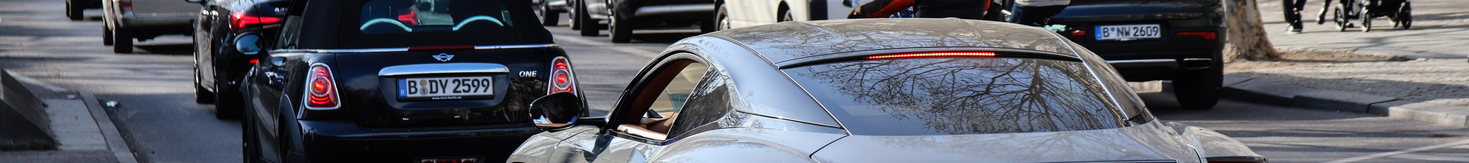Aston Martin DB12