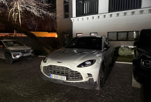 Aston Martin DBX707