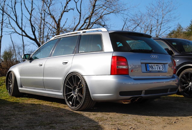 Audi RS4 Avant B5