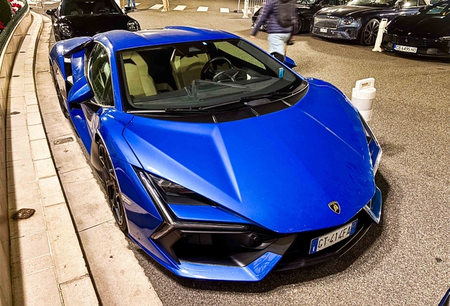 Lamborghini Revuelto