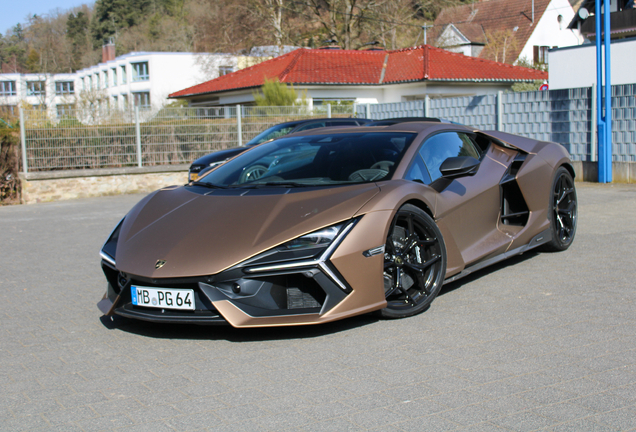 Lamborghini Revuelto