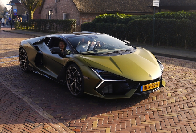 Lamborghini Revuelto