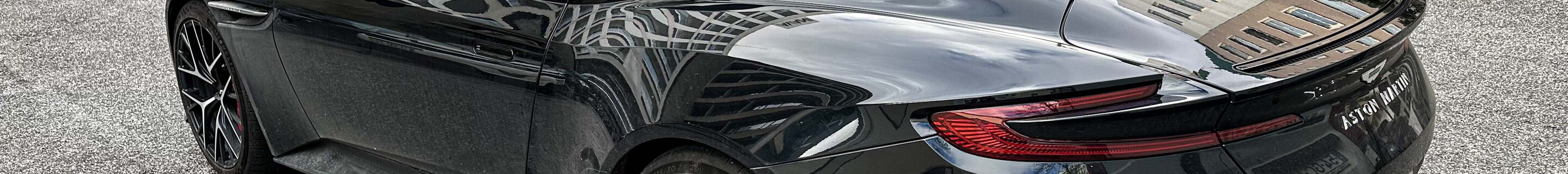 Aston Martin DB12