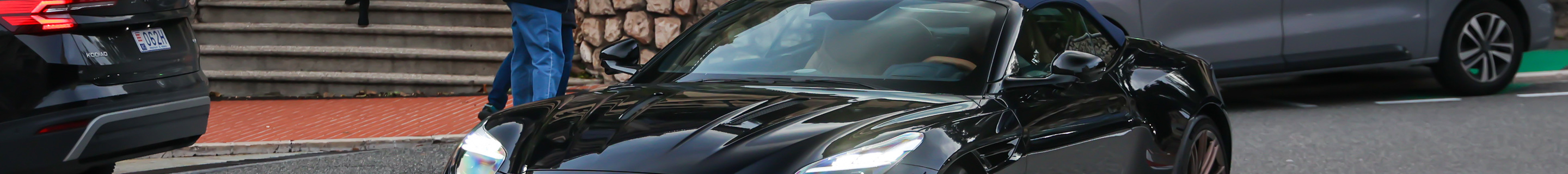 Aston Martin DB12 Volante