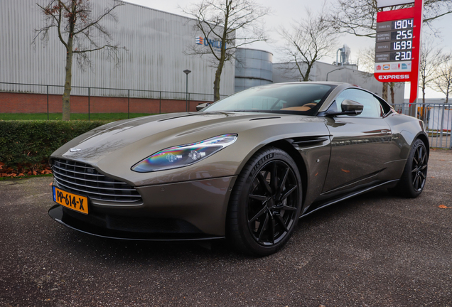 Aston Martin DB11
