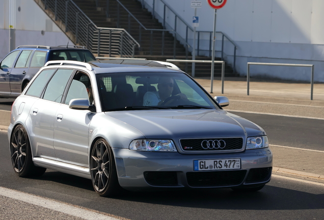 Audi RS4 Avant B5