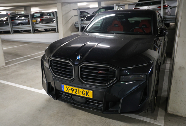 BMW XM G09 Label Red