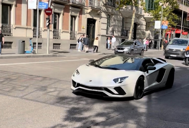 Lamborghini Aventador S LP740-4 Roadster