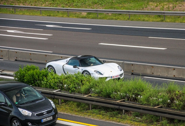 Porsche 918 Spyder Weissach Package
