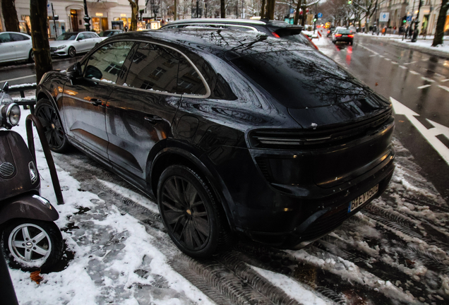 Porsche Macan EV Turbo