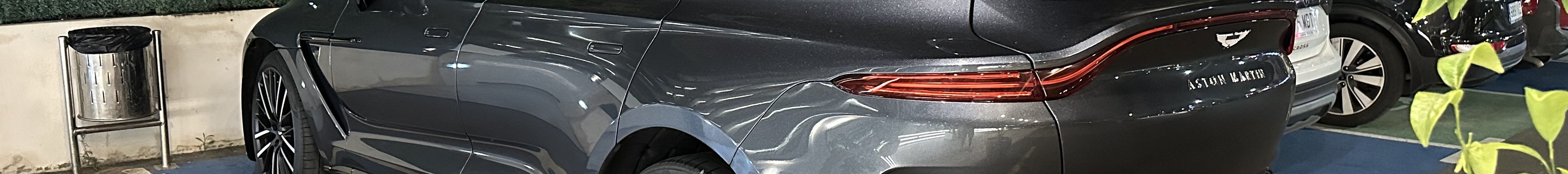 Aston Martin DBX707