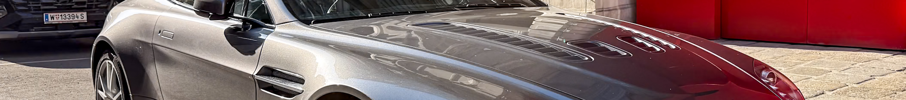 Aston Martin V8 Vantage 2012