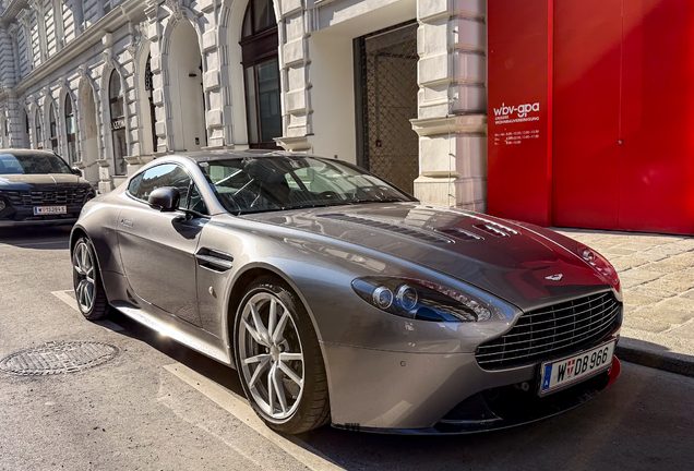 Aston Martin V8 Vantage 2012