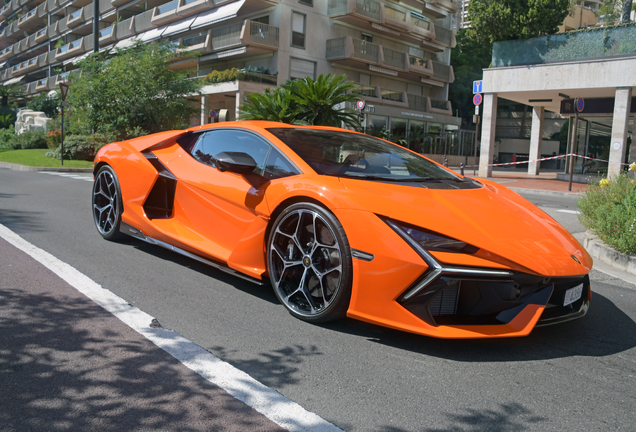 Lamborghini Revuelto