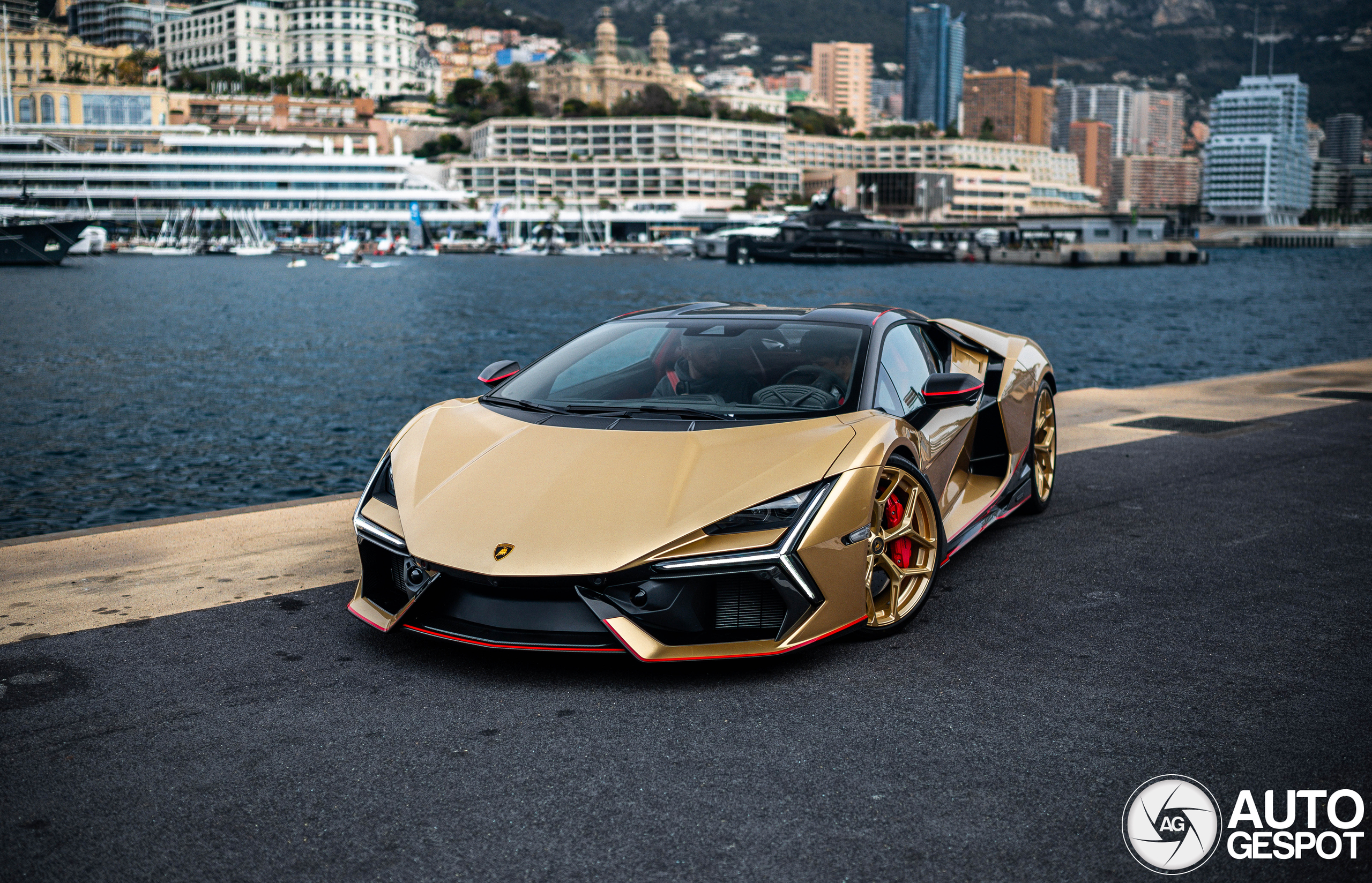 Als Joel Beukers een Lamborghini Revuelto zou rijden