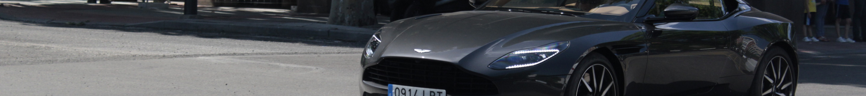 Aston Martin DB11 V8