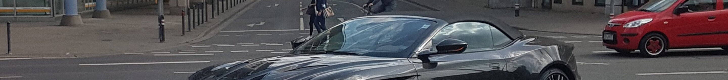 Aston Martin DBS Superleggera Volante