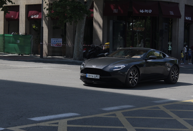 Aston Martin DB11 V8