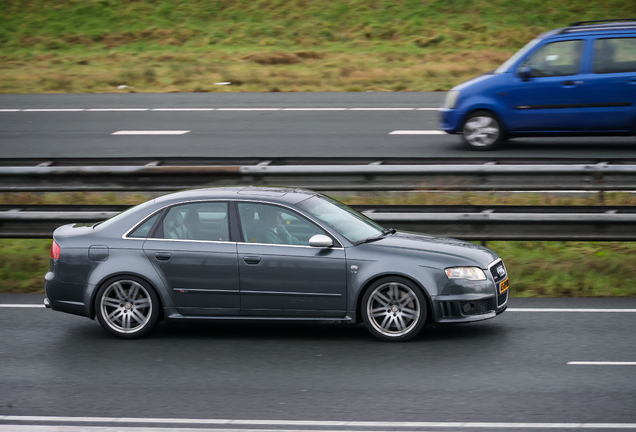 Audi RS4 Sedan