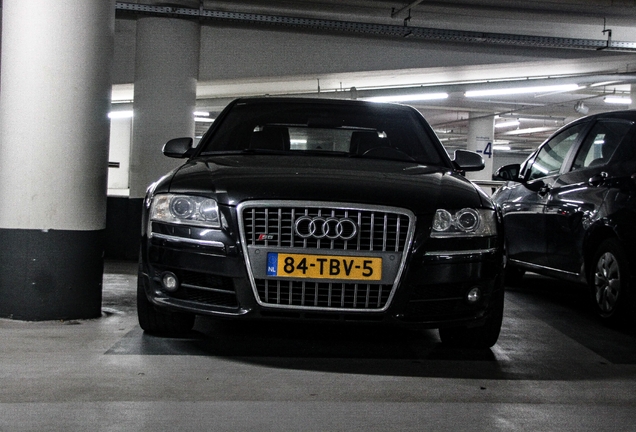 Audi S8 D3
