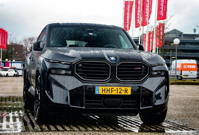 BMW XM G09 Label Red