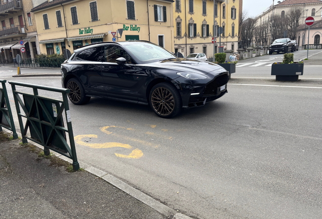 Aston Martin DBX S