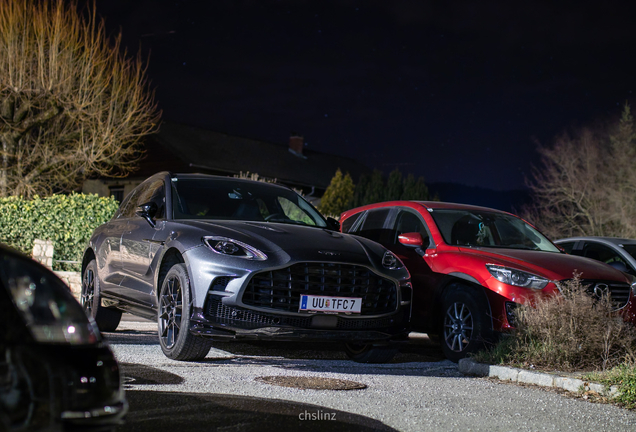 Aston Martin DBX707