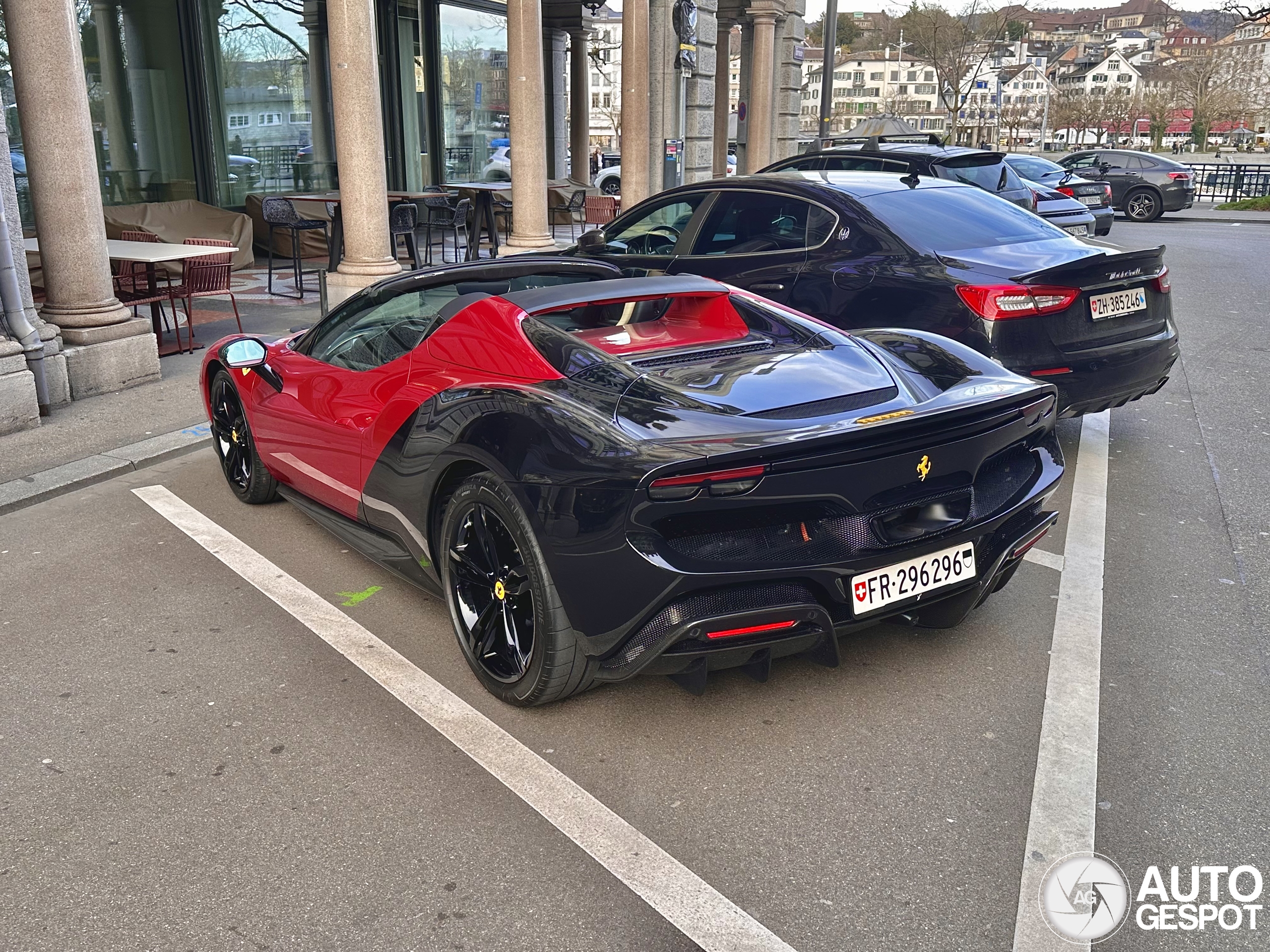 Zo zagen we de Ferrari 296 GTS nog niet eerder