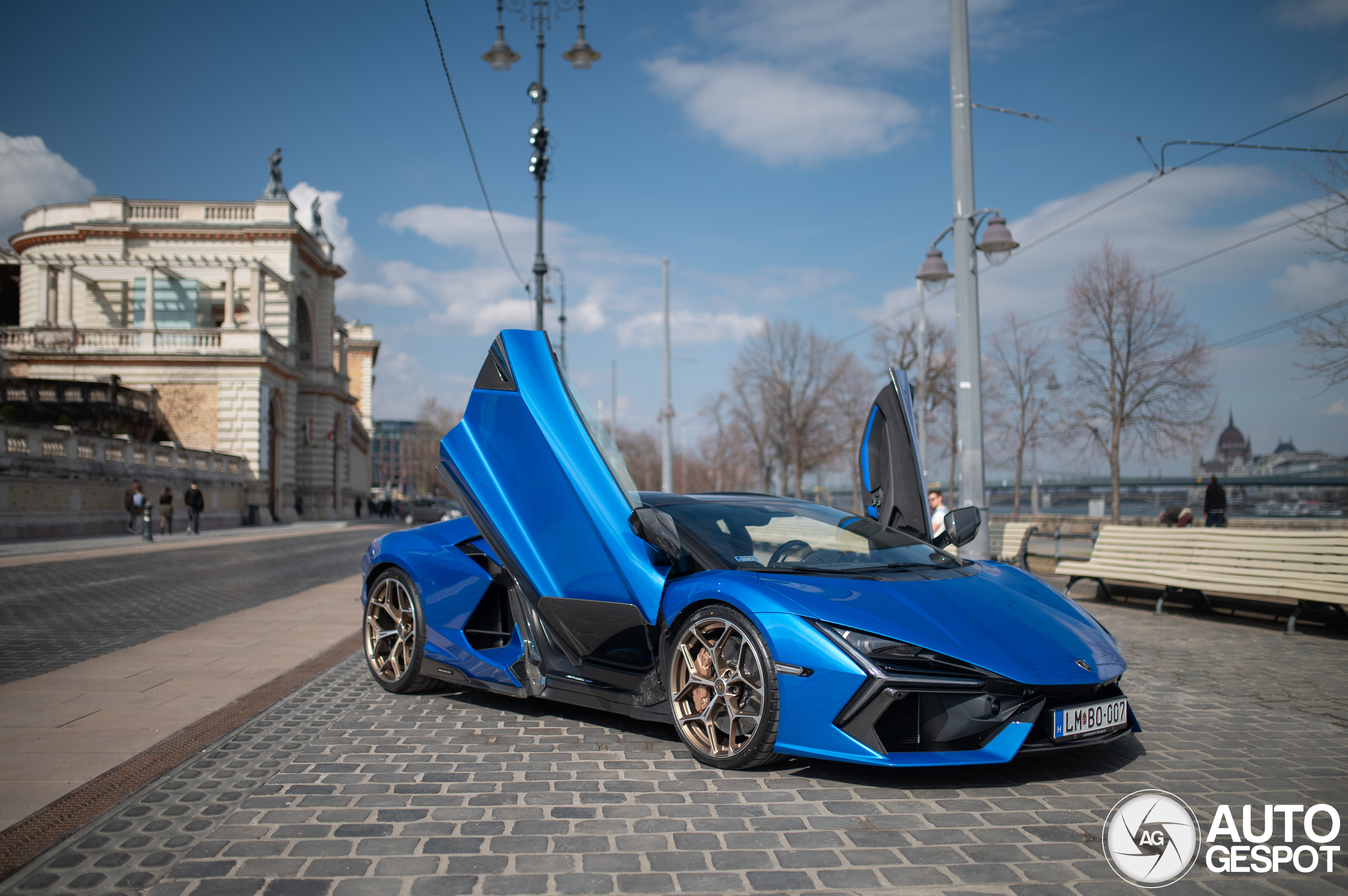 Lamborghini Revuelto