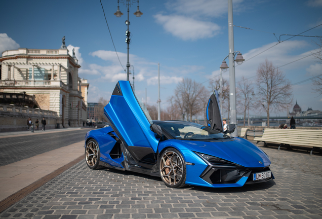 Lamborghini Revuelto