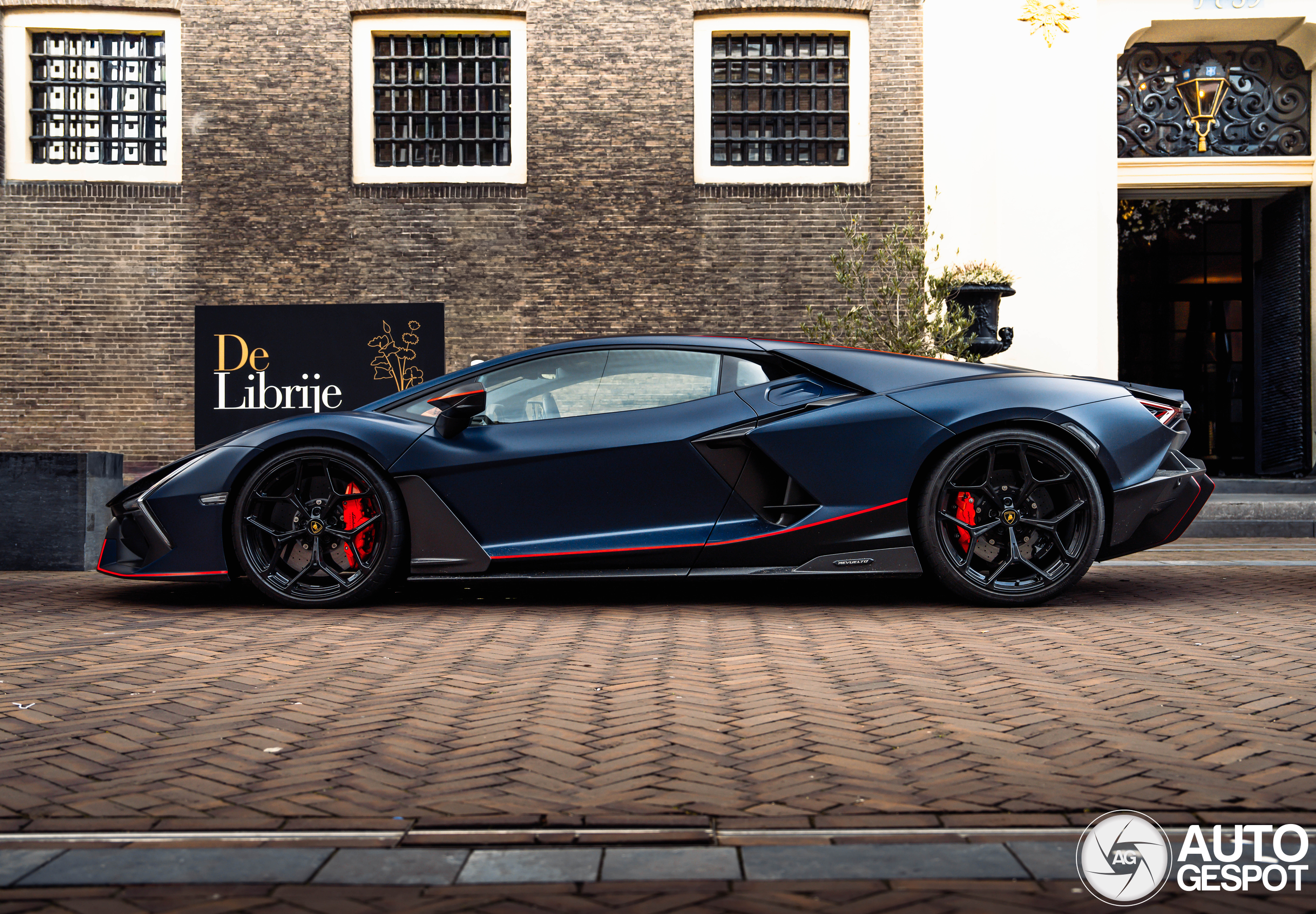 Lamborghini Revuelto