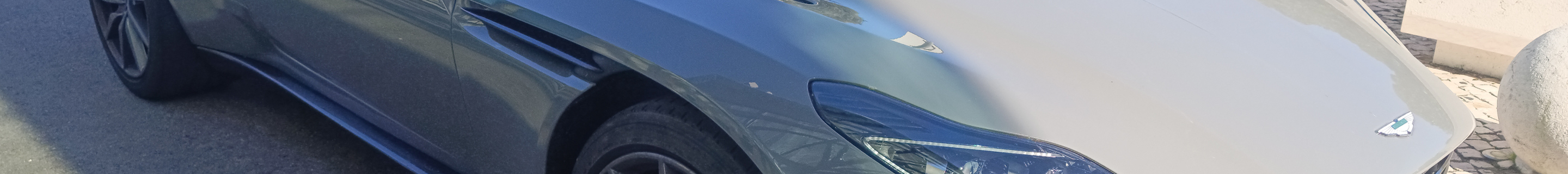 Aston Martin DB11 V8