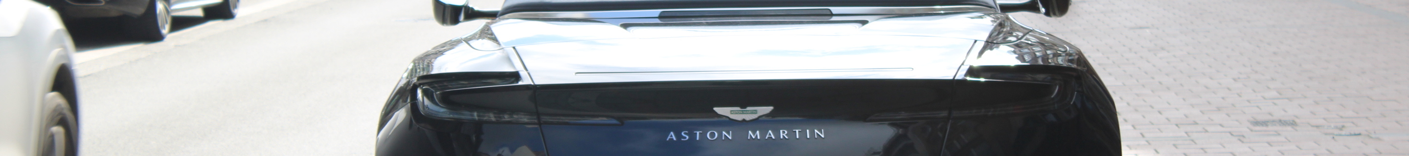 Aston Martin DB12 Volante
